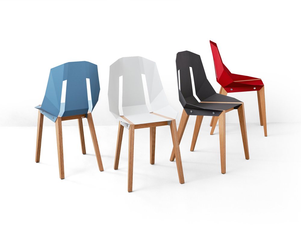 Стул часы. Достать из под стола. Watch the chair. Щенок на диване. Watch the chair.